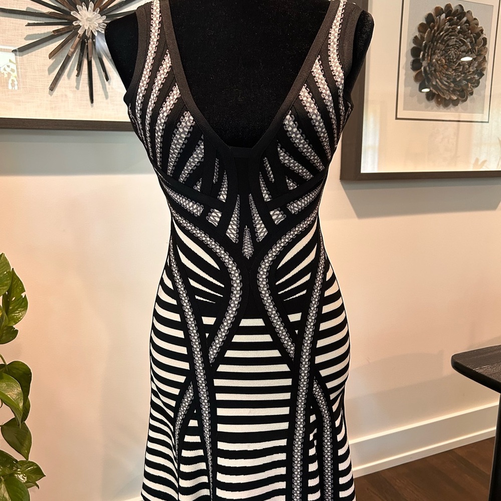 Herve Leger Black and White Sheath Dress V-Neck Sleeveless